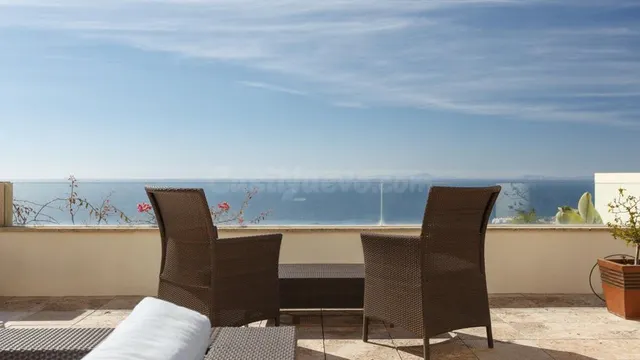 Impresionante ático dúplex con panorámicas vistas al mar en  - foto 2