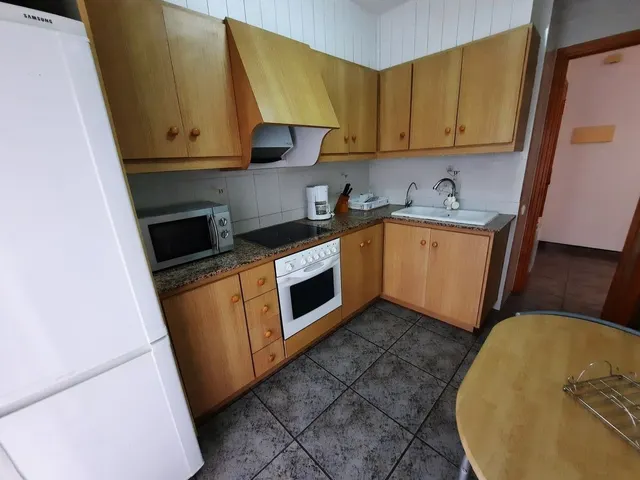Casa esquinera, de 3 dormitorios, terraza, azotea. Dispone de 2 locales comenrciales. MUY CÉNTRICA — 4