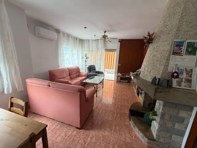 VIVIENDA ADOSADA DE 3 PLANTAS CON GARAJE , 4 habitaciones ,  - foto 3