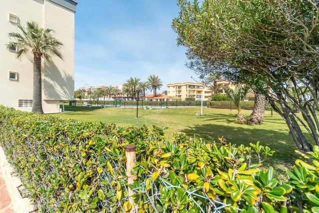 se vende un piso en primera linea del mar con 2 dormitorios  - foto 2