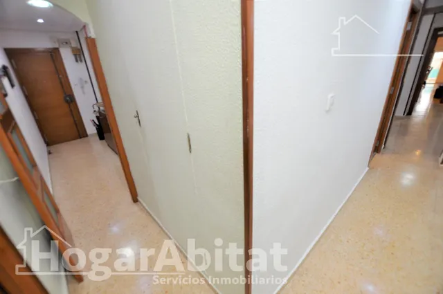 ¡En pleno centro! Bonito, impecable y luminoso con balcón y trastero, todo amueblado — 28