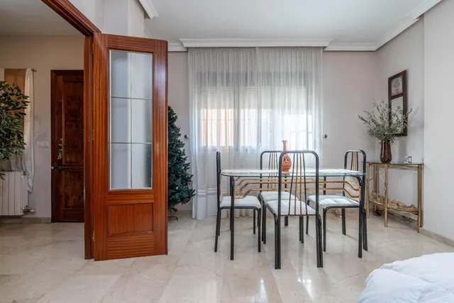 EXCLUSIVA VIVIENDA CON PISCINA PRIVADA EN URBANIZACIÓN "EL TORREÓN" EN ALBOLOTE. — 6