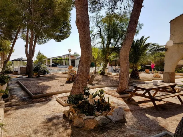 Chalet independiente con piscina, pista de tenis y zona infa - foto 5