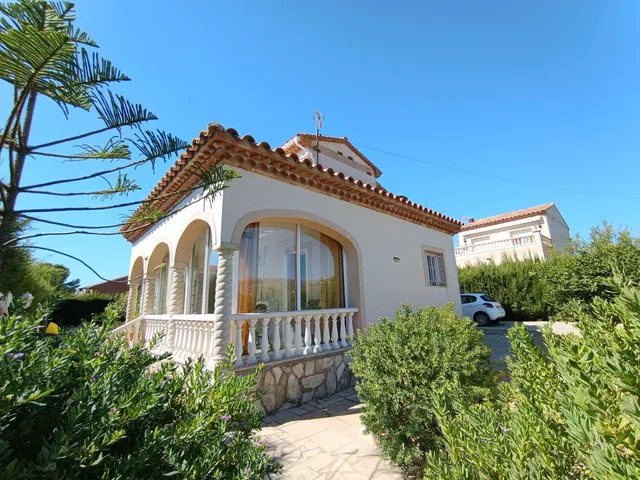 Exclusiva villa reformada y moderna con vistas al mar y montaña, piscina, cocina de verano y apartamento independiente — 9