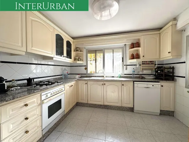 Chalet 5 habitaciones 268m² en venta - Urb. Montcati — 8