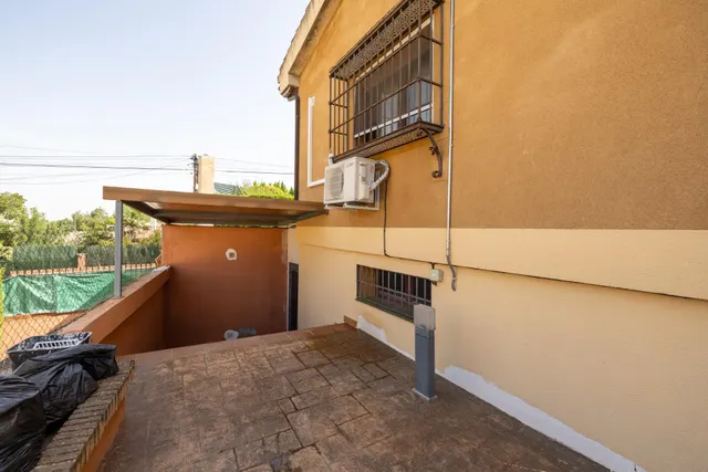 CHALET DE ENSUEÑO EN URB. VIÑA DEL REY, OTURA — 47