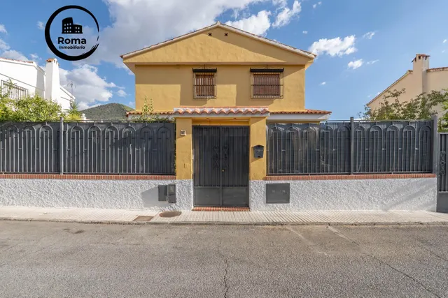 CHALET CON PISCINA Y JARDÍN A SOLO 10 MINUTOS DE GRANADA — 11