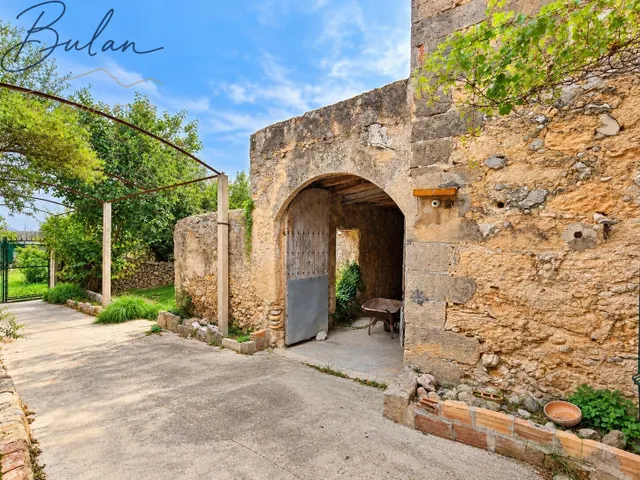 Casa señorial a reformar con bodegas, gran patio y garaje en Consell — 42