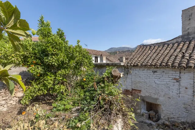 CASA PARA REFORMAR, MÁS TERRENO DE 250M2 — 41