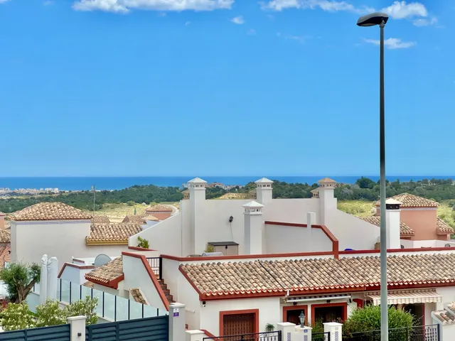 elegante villa con vistas parciales al mar. — 11