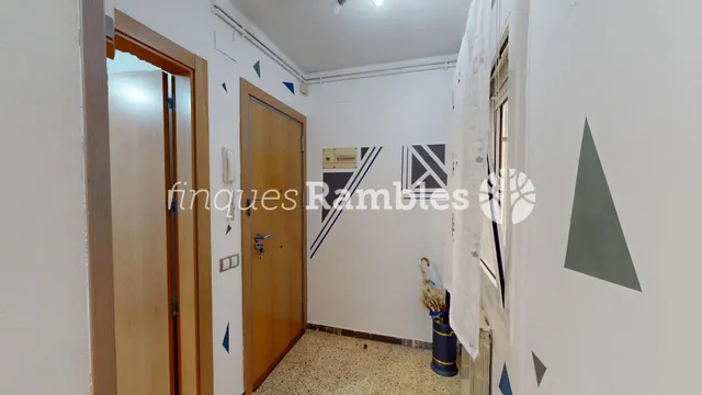 Amplio piso de 4 habitaciones en el centro de Vilanova del Camí — 21