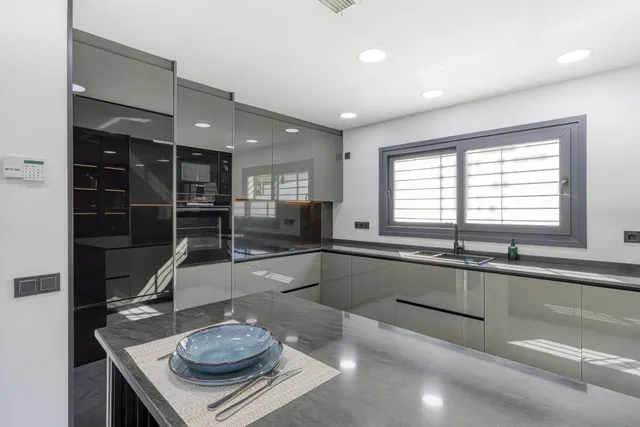 Villa independiente renovada, cerca a Mijas, con piscina privada y 5 dormitorios — 24