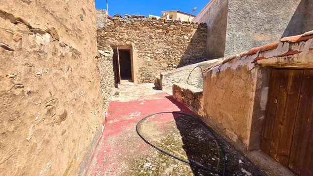 ¿Buscas espacio sin límites? 400 m2 de puro potencial en el corazón de Uleila. — 13