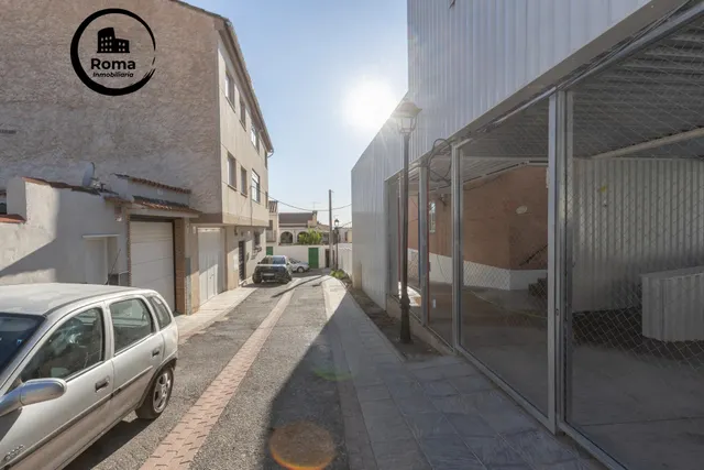 Edificio con dos viviendas en Jun — 21