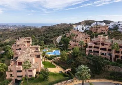Apartamento en planta baja elevada con jardín privada, en La Mairena.