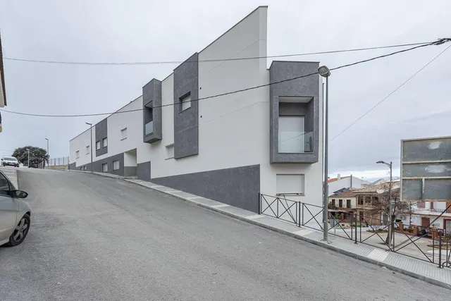 OBRA NUEVA EN LOJA — 28