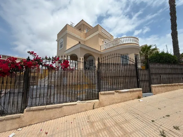 CHALET INDEPENDIENTE REFORMADO EN LOS ALTOS - foto 2