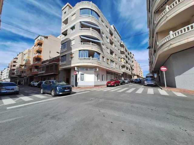 Acogedor Apartamento en Torrevieja, Ideal para Vivir — 41