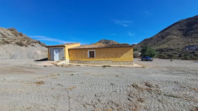 Casa de Campo en parcela de 24.000 m2 a 5 minutos de Aguilas - foto 2