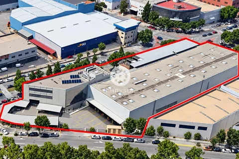 EXCLUSIVA NAVE INDUSTRIAL TIPO C CON EDIFICIO CORPORATIVO JUNTO A ZONA FRANCA Y FIRA DE BARCELONA.