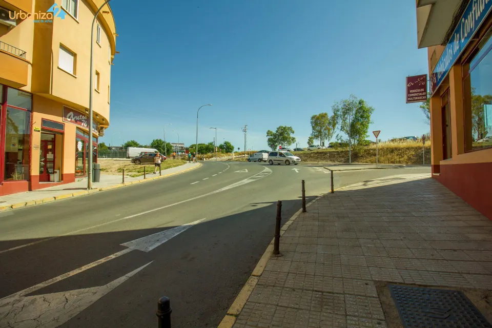 LOCAL SAN FERNANDO BADAJOZ