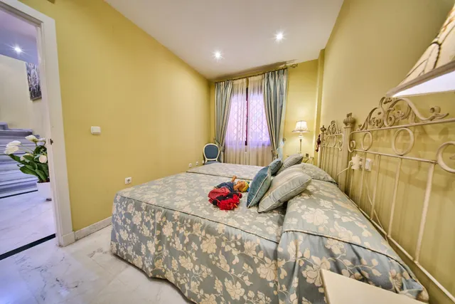 AMPLIA CASA DE 5 DORMITORIOS CON GARAJE, GRANDES TERRAZAS Y VISTAS AL CAMPO DE GOLF EN PLAYA GRANADA — 43
