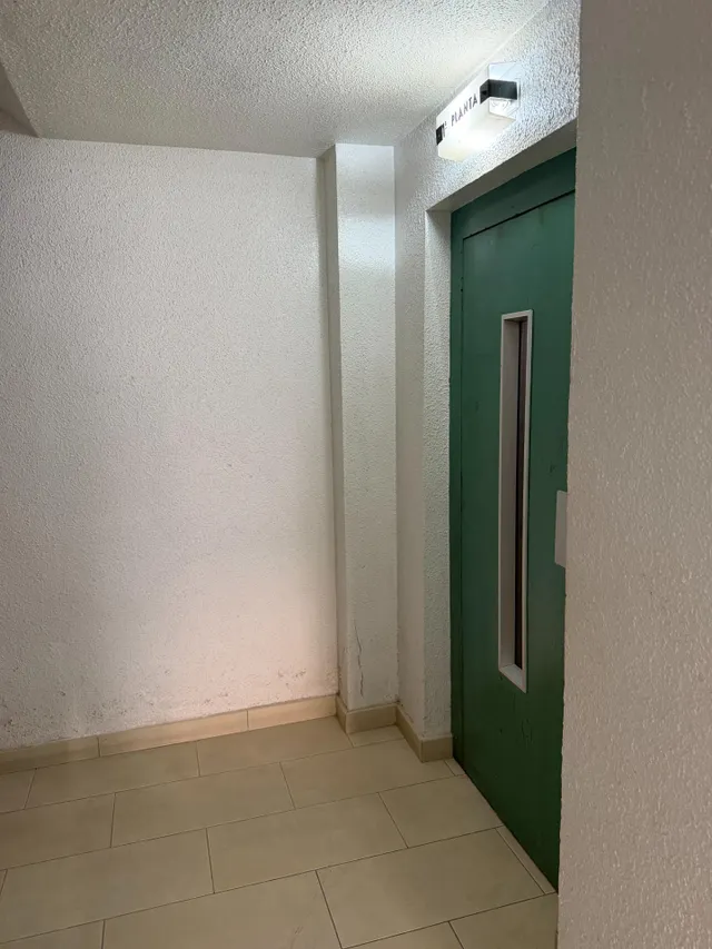Piso con ascensor, 4 dormitorios, 2 baños, cocina 19 m2 con patio pisable, salon comedor, tres piezas a la calle. — 7