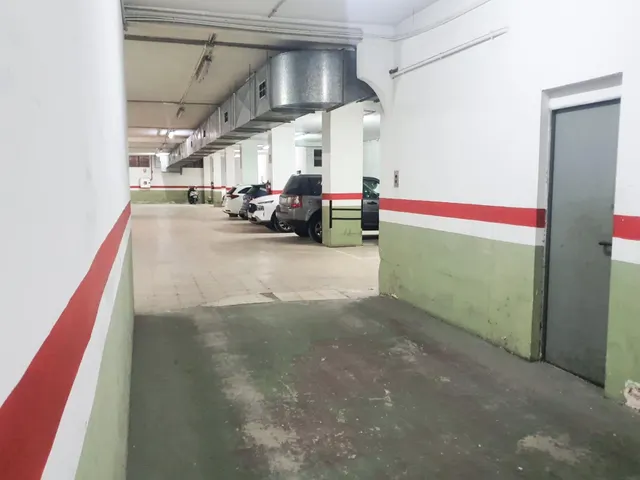 PARKING PARA COCHE + TRASTERO EN PARC I LA LLACUNA - BARCELONA — 11