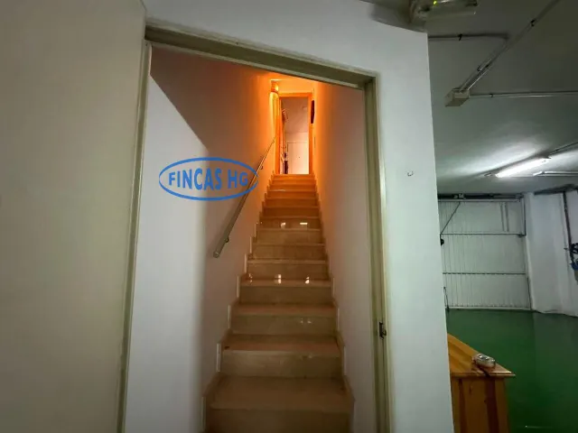 Bungalow de 260 m2 con jardín, buhardilla y garaje en urbanización con piscina en Ciudad Jardín, Alicante — 34