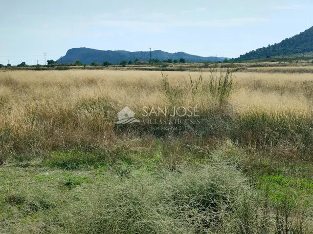 SE VENDE TERRENO RURAL CON POSIBILIDAD DE ALBERGUE EN LA ROMANA — 5