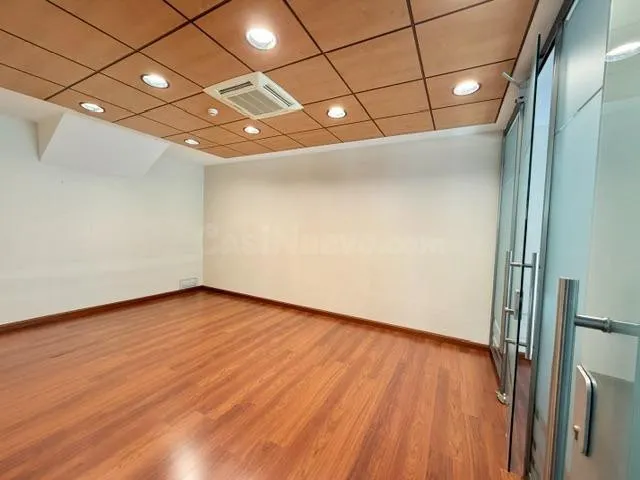 LOCAL EN UNA PLANTA, EN ESQUINA, ACONDICIONADO — 5