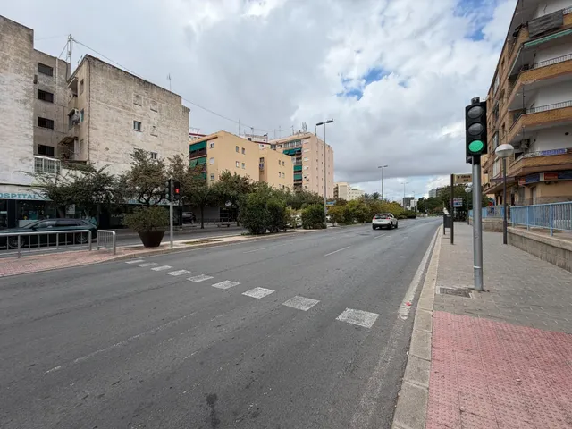 ¡piso reformado de 3 habitaciones con balcón junto al hospital general y el tranvía! — 23