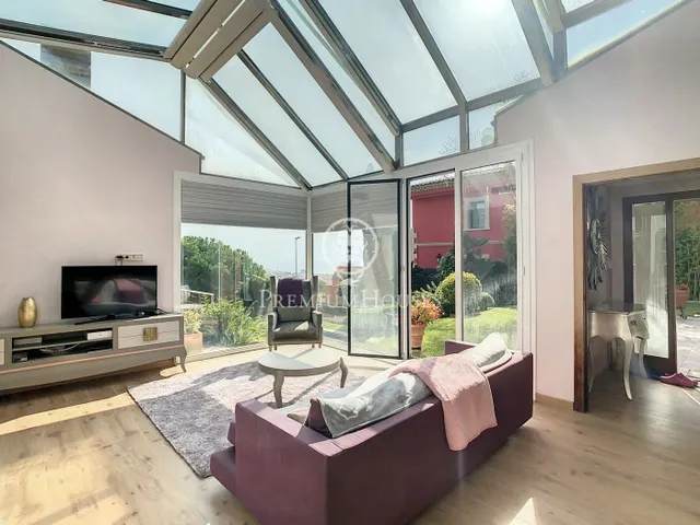 Preciosa casa de lujo en venta con vistas al mar y piscina en Calella — 8