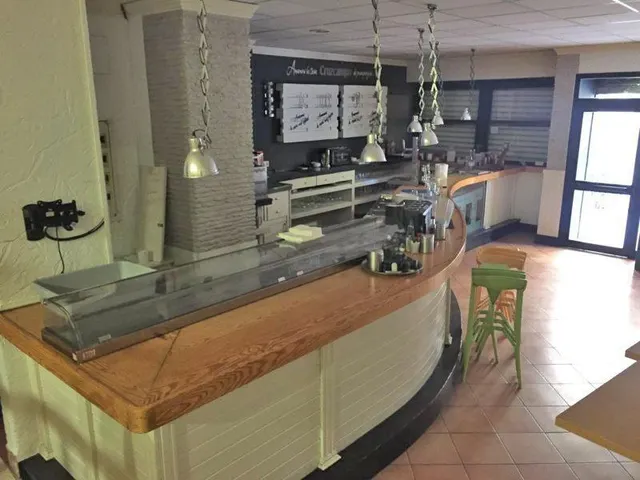 "¡Oportunidad Única! Restaurante Totalmente Equipado en el Centro de Torrevieja" — 2