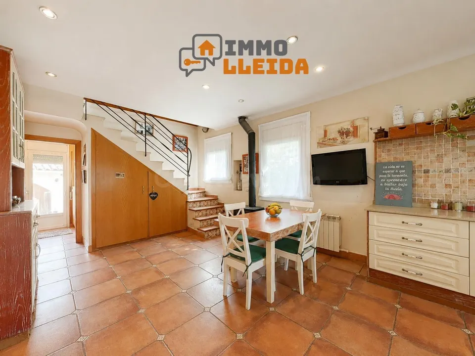 Casa de estilo rústico con patio y mucho encanto en Calaf