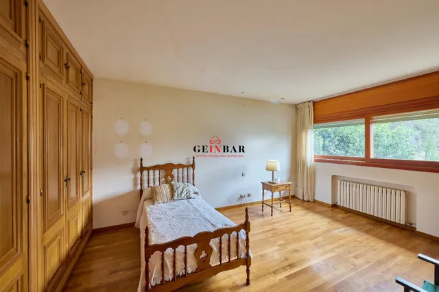 ESPETACULAR CASA EN ZONA EXCLUSIVA Y TRANQUILA CON JARDÍN — 35