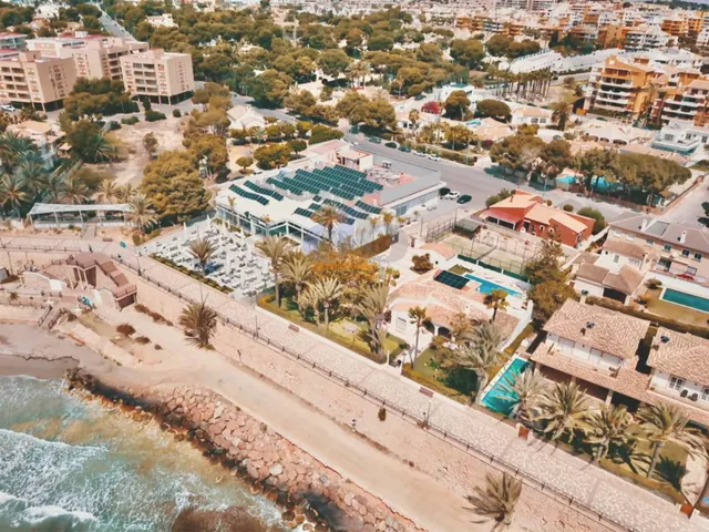 Magnifica villa en primera línea del mar en Orihuela Costa — 16