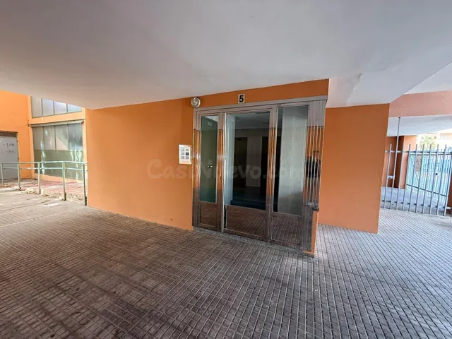 Piso de 3 dormitorios y un baño en Valdepasillas