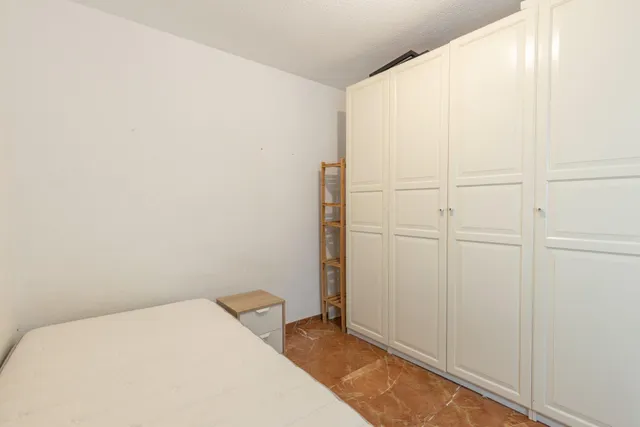 JUNTO AVENIDA ANDALUCES — 27