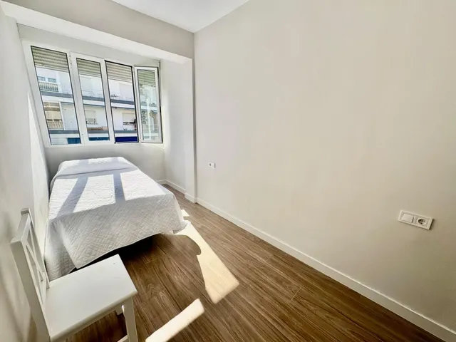 Fuengirola, Piso 3 Dormitorios, Terraza, a Pasos de la Playa, Céntrico — 9
