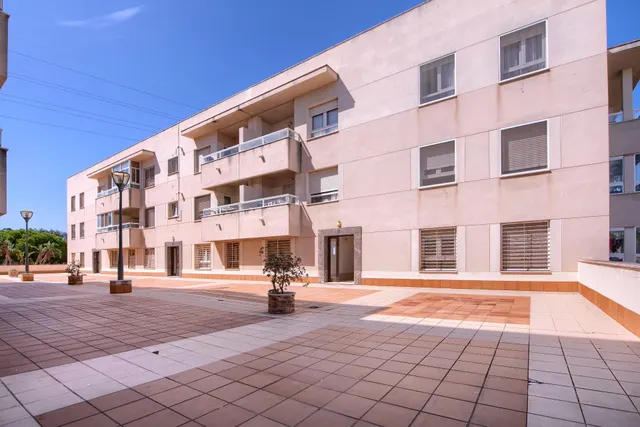 EXCLUSIVA LUZ DEL SUR: 3 dormitorios, patio y garaje junto a