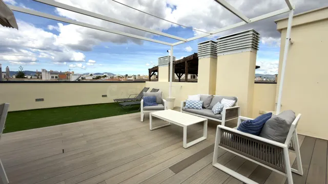 Apartamento de lujo a pasos de la playa con vistas al mar y pisicna comunitaria con  parking y trastero — 5
