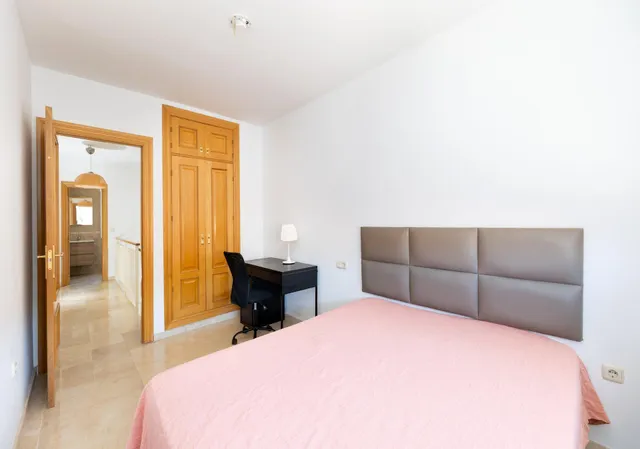 Casa Adosada Ideal en Urbanización con Piscina — 17