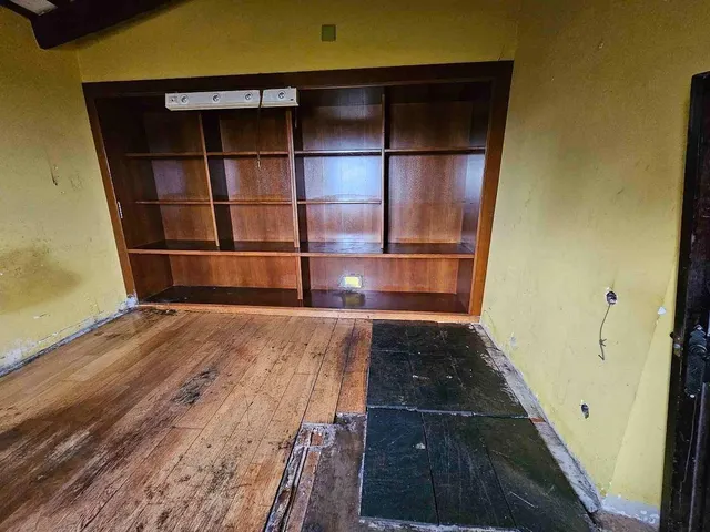 CASA EN CABRILS — 13