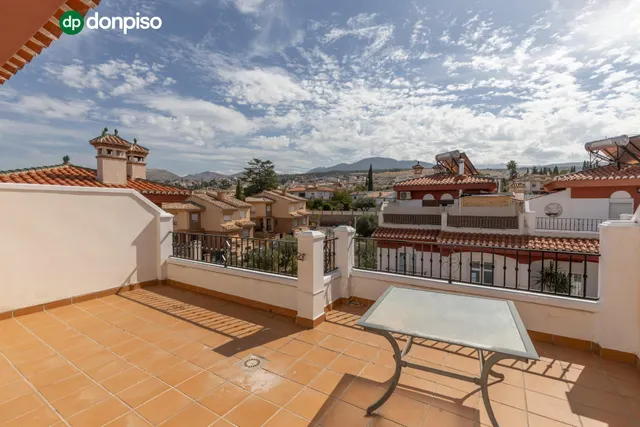 ADOSADA CON 4 DORMITORIOS, AMPLIAS TERRAZAS Y VISTAS A GRANADA Y SIERRA NEVADA — 40