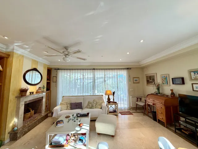 Chalet adosado esquinero con jardín privado, terrazas y garaje doble en La Patacona — 8