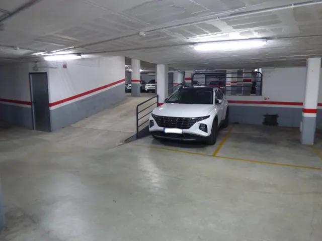 PARKING PARA COCHE ZONA HOSPITAL — 3