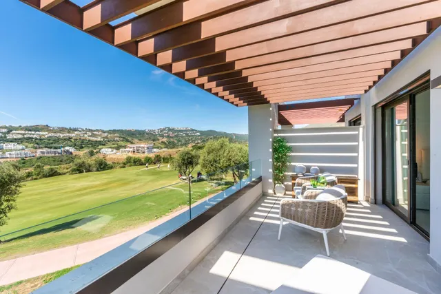 Un nuevo proyecto en La Cala Resort compuesto por 26 amplios adosados en primera línea de golf con vistas panorámicas sobre el residencial y el valle de Mijas. — 11