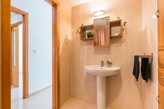 PISO EN ALCANTARILLA — 27