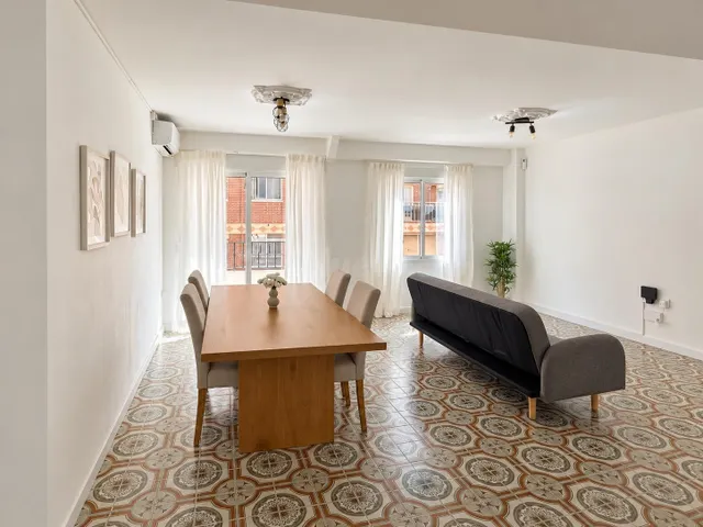ESPACIOSO PISO REFORMADO DE 3 habitaciones EN QUATRE CARRERE